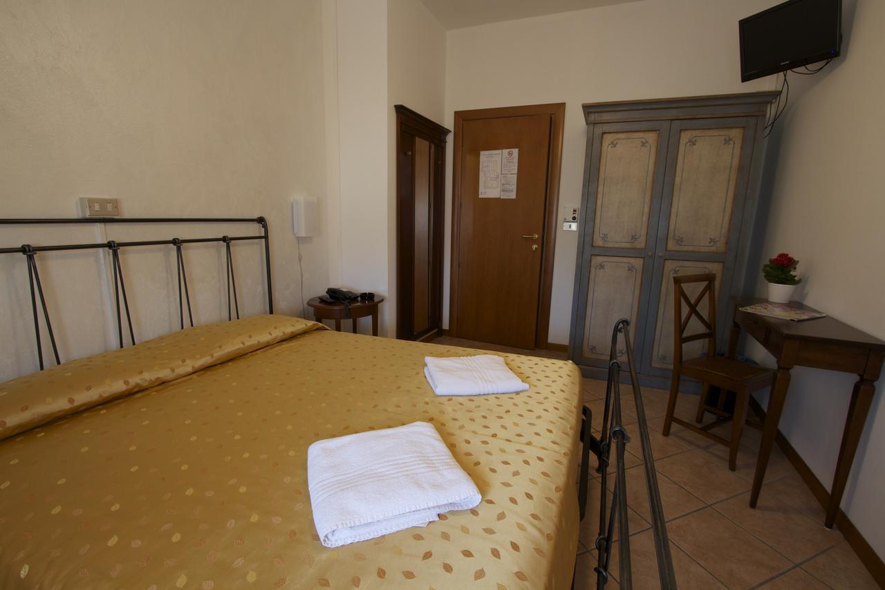 Albergo Tavernetta Castelnuovo del Garda Buitenkant foto