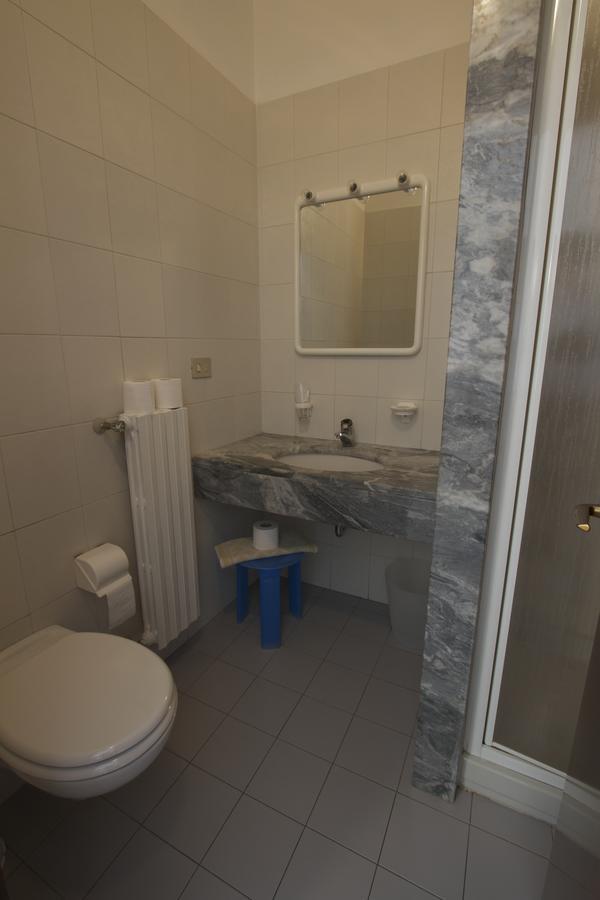 Albergo Tavernetta Castelnuovo del Garda Buitenkant foto