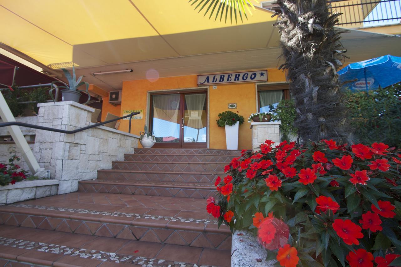 Albergo Tavernetta Castelnuovo del Garda Buitenkant foto