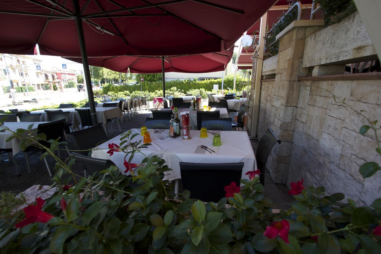 Albergo Tavernetta Castelnuovo del Garda Buitenkant foto